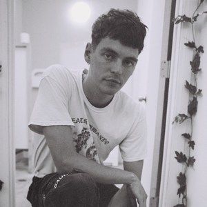 Meet your Posher, Hayes